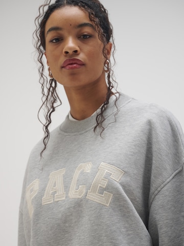 Pacemaker Sweatshirt 'Karim' (GOTS) in Grau