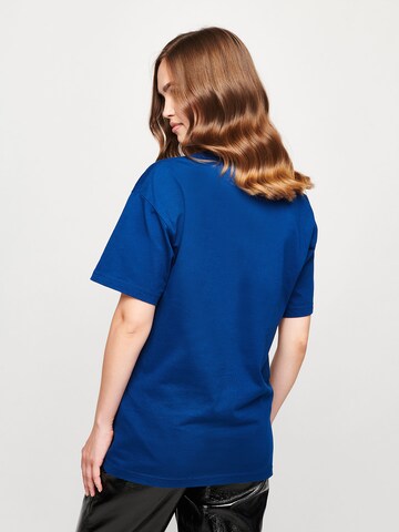 ABOUT YOU x StayKid - Camisa 'KARLA' em azul: atrás