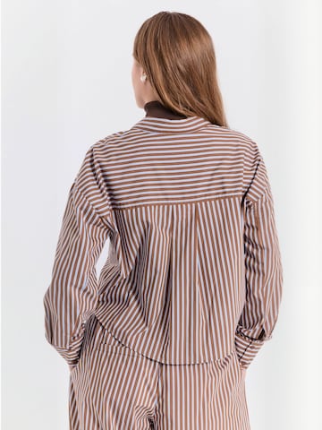 T-shirt ' Evine ' NORR en marron : derrière