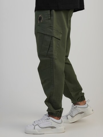 Effilé Pantalon cargo SikSilk en vert