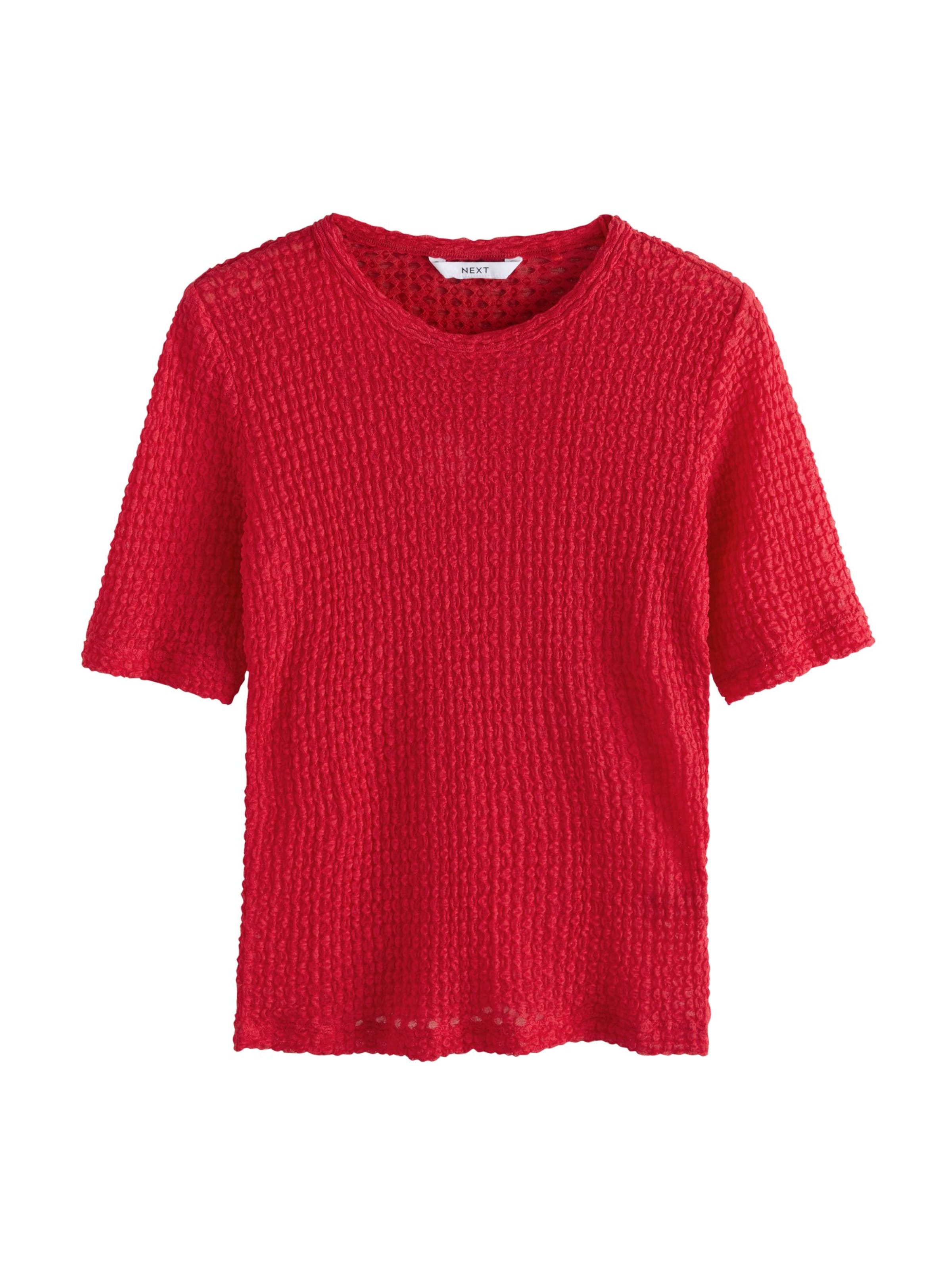 Next Тениска в червено: отпред
