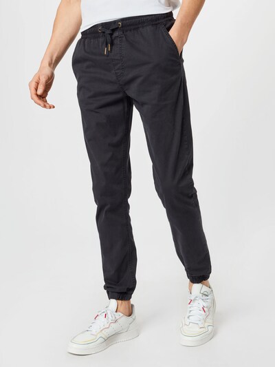 Kelnės 'Fields' iš INDICODE JEANS, spalva – juoda, Modelio vaizdas