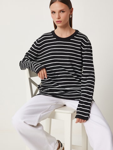 Happiness İstanbulPulover - crna boja: prednji dio