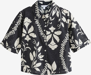 Next Pusero värissä musta: etupuoli