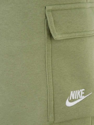 Nike SportswearLoosefit Cargo hlače - zelena boja