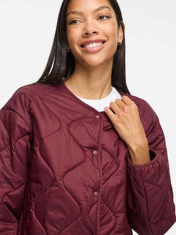 VILA Between-Season Jacket 'VIDUNE' in Red