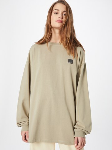 Karo Kauer Oversized Shirt in Green: front