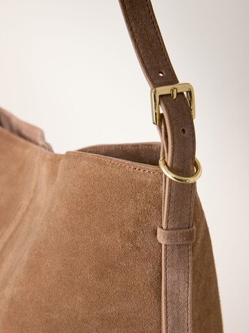 Next Schultertasche in Braun