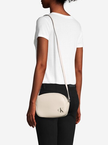 Calvin Klein Jeans Tasche in Beige