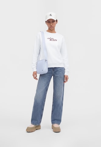 Calvin Klein Jeans Суичър в бяло: отпред