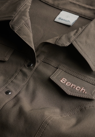 Chemisier 'Bench X Superdry & Co' BENCH en vert