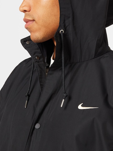 Nike Sportswear Преходно палто в черно