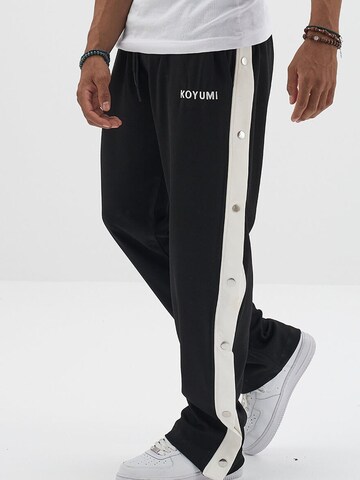 Koyumi Regular Sportbroek 'Druckknöpfen  mit weißen Streifen' in Zwart