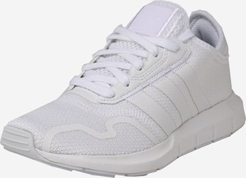 Baskets 'Swift Run X' ADIDAS ORIGINALS en blanc : devant