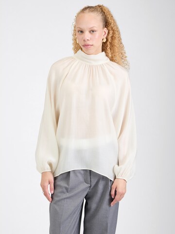 Molly BRACKEN Blouse in White: front