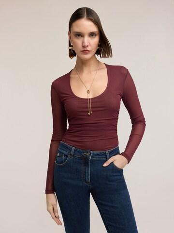 Haut MOTIVI en rouge