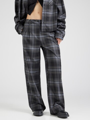 SHYX Regular Pleat-front trousers in Grey: front