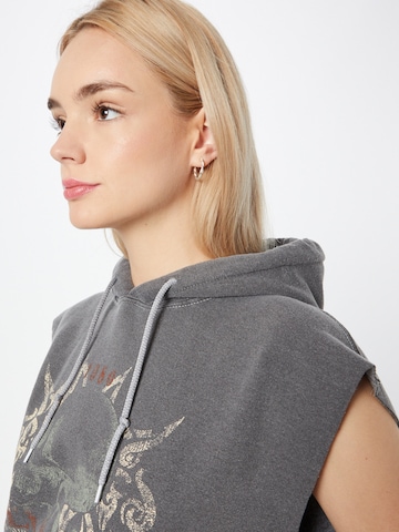BDG Urban Outfitters Mikina 'RECKLESS' – šedá