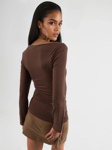 Busem - Camisa em castanho