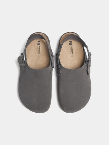 Pull&Bear Clogs i grå