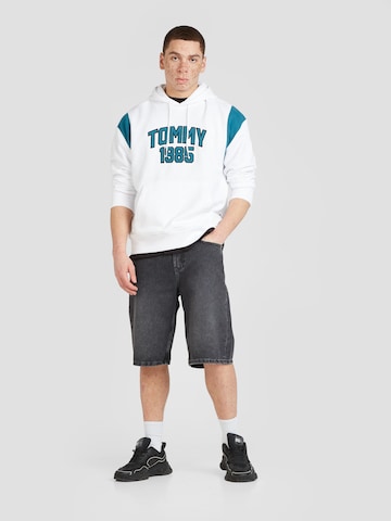 Felpa di Tommy Jeans in bianco