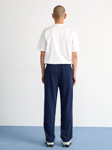 Nike Sportswear Lużny krój Spodnie 'CLUB' w kolorze niebieski