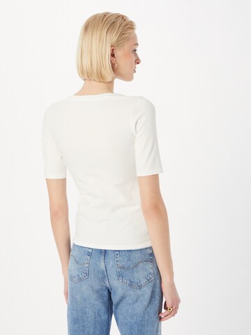 Tricou de la Oasis pe alb