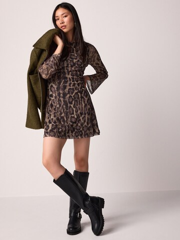Robe Next en marron