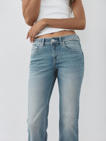 Pull&Bear Дънки Bootcut Дънки в синьо