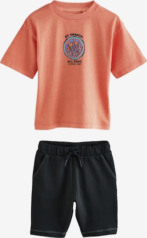 Next Setti värissä oranssi: etupuoli