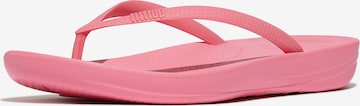 FitFlop T-Bar Sandals in Pink: front