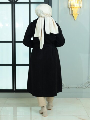 MODAMIHRAM Winter Coat in Black