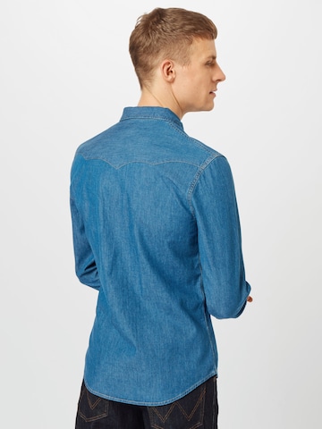 WRANGLER Přiléhavý střih Košile 'Western' – modrá