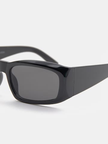Pull&Bear Sonnenbrille in Schwarz