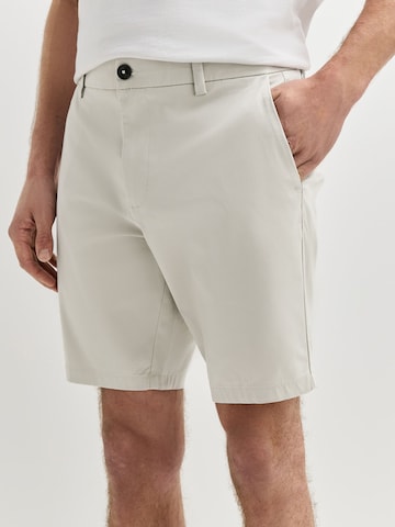 Coupe slim Pantalon chino Next en blanc