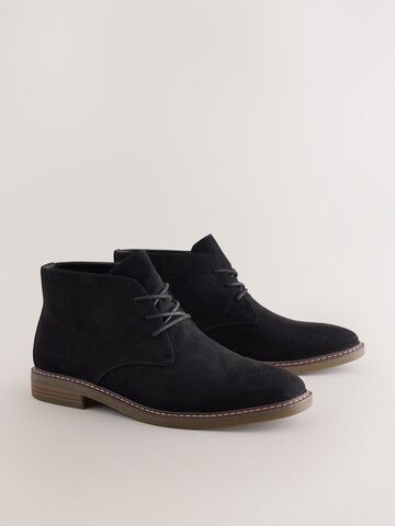Next Chukka Boots in Schwarz