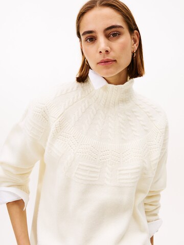 TOMMY HILFIGER Sweater in Beige