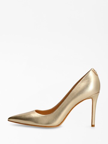 GUESS Pumps in Gold