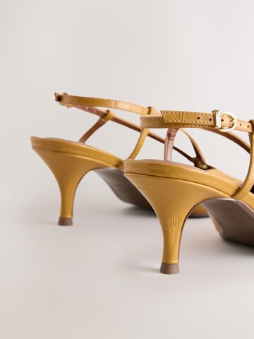 Next - Zapatos destalonado en amarillo