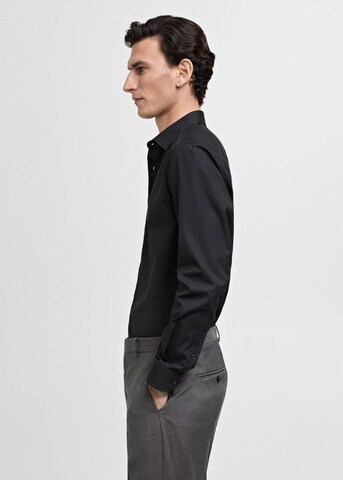 MANGO MAN Slim Fit Hemd 'Emeritol' in Schwarz