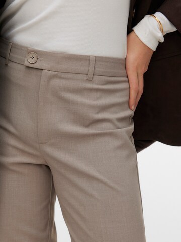 Regular Pantalon à plis 'VMTEXAS' VERO MODA en gris