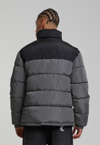 Karl Kani Зимняя куртка 'Essential' в Серый