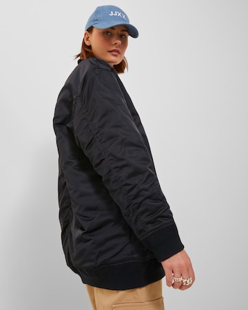 Veste mi-saison 'Hailey' JJXX en noir