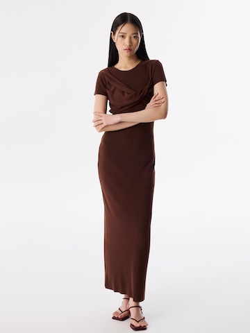 Twist Dress in Brown: front