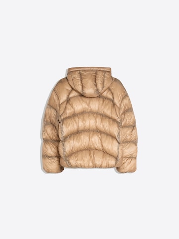 Geacă de iarnă de la Bershka pe maro