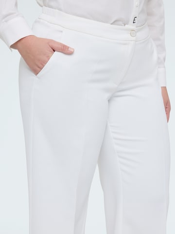 regular Pantaloni di Fiorella Rubino in bianco