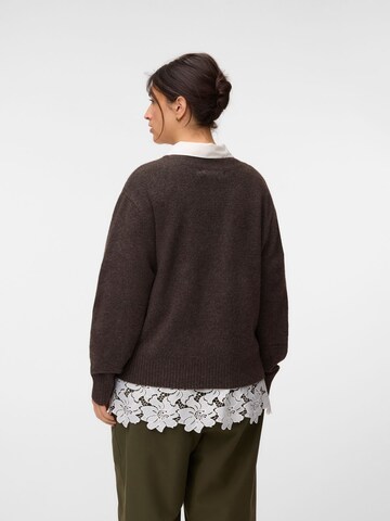Vero Moda Curve Pulóver 'VMCBoom' - barna