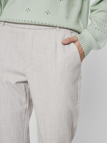 VILA Slim fit Pleat-front trousers 'Varone' in Grey