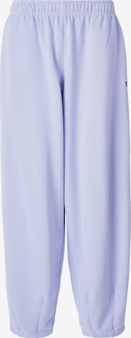 Effilé Pantalon 'CLUB' Nike Sportswear en violet : devant