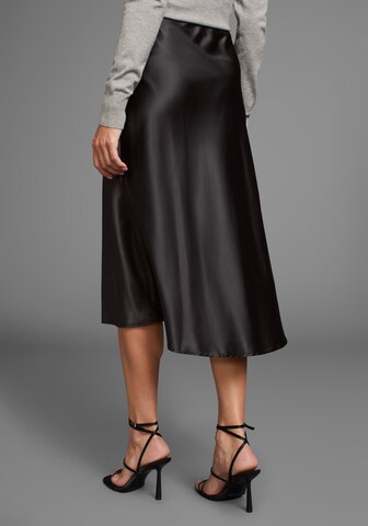 HECHTER PARIS Skirt in Black